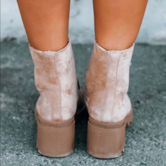 Let’s Hang Boots:Nude - Picture 2 of 6